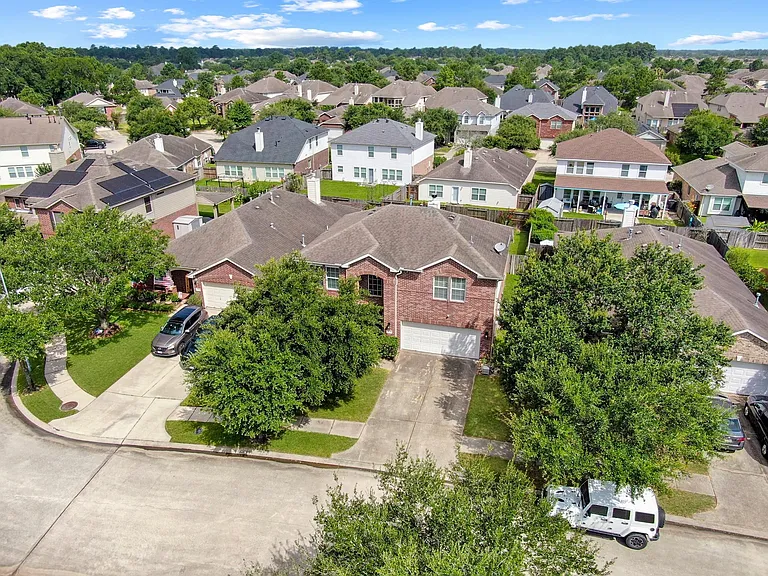 30327 Deleon Fields Dr — Photo 35