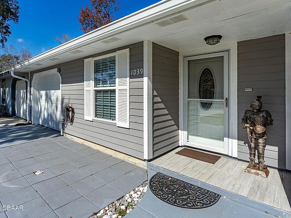 4th image of 1039 W Samms Ave