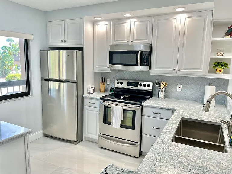901 Seafarer Cir #202 — Photo 7