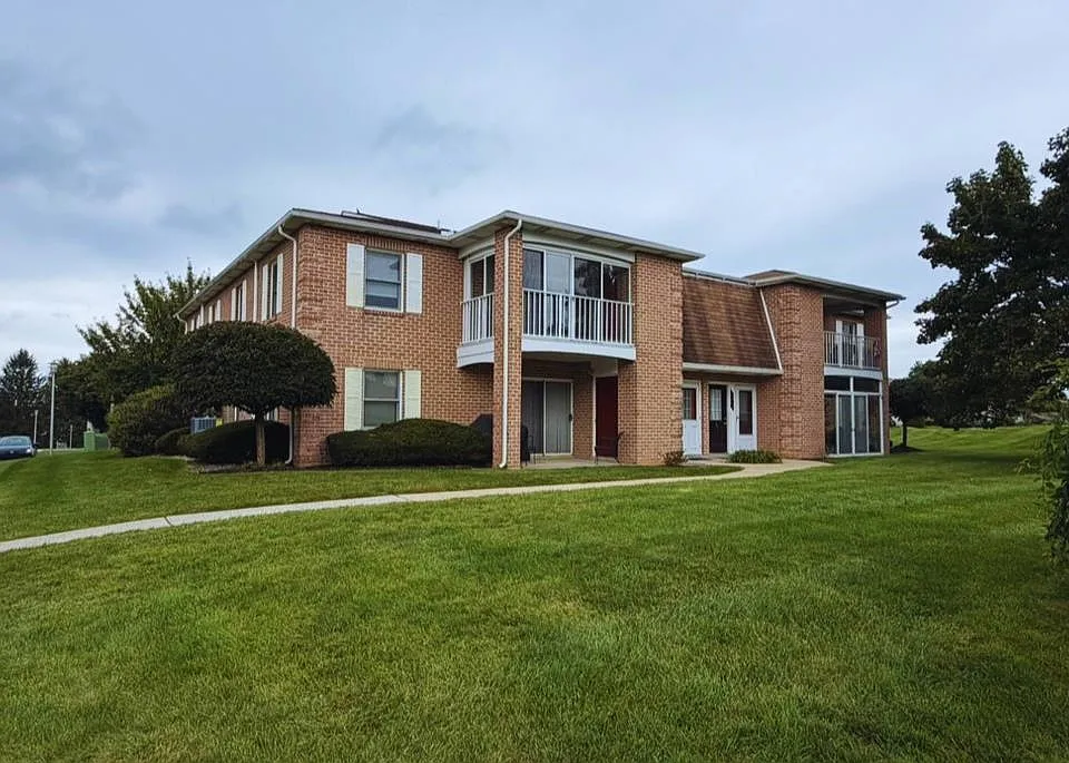 2649 Rolling Green Dr