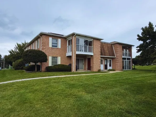 2649 Rolling Green Dr, Macungie, PA 18062