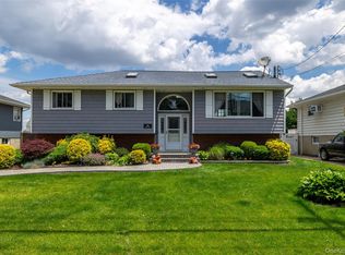 139 Baker Court, Island Park, NY 11558