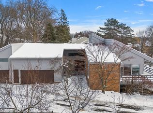 4560 Walden Dr, Bloomfield Hills, MI