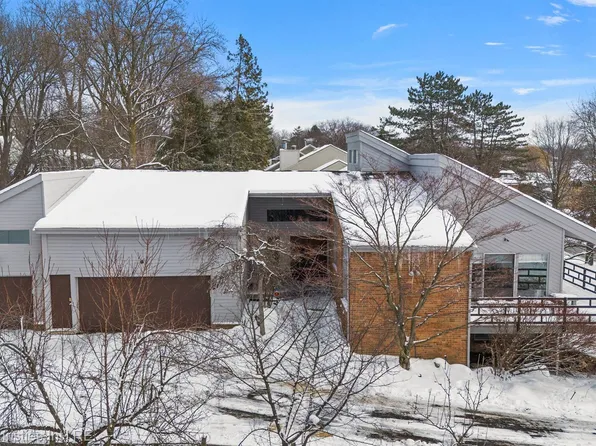 4560 Walden Dr, Bloomfield Hills, MI 48301