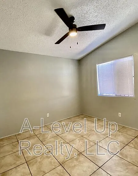 405 E Thoroughbred St #1 — Photo 10