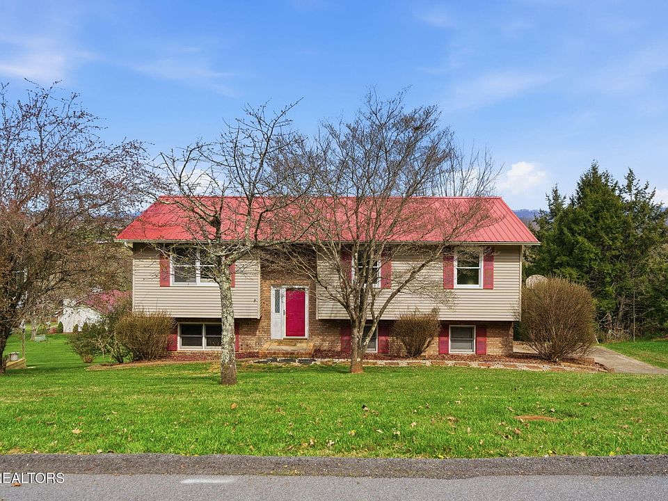 1st image of 905 S Sherbrooke Cir