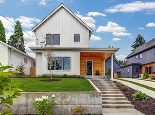 2054 NE Morgan St, Portland, OR 97211