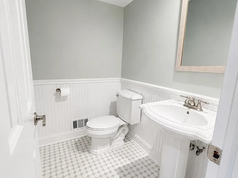75 E Washington St — Photo 8