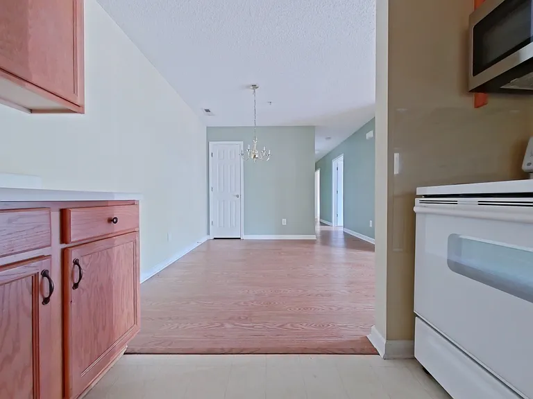 905 Hanahan Ct #1B — Photo 5