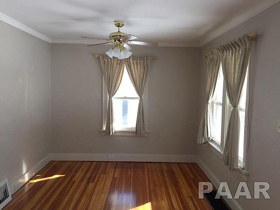 5th image of 104 W Franklin St
