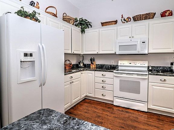 5th image of 1301 Iberia Ct