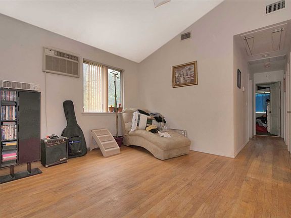 4th image of 21 Hagerman Ave