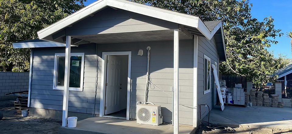 1st image of 331 S San Jacinto St