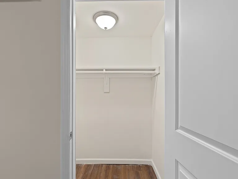212 N Clinton Ave — Photo 4