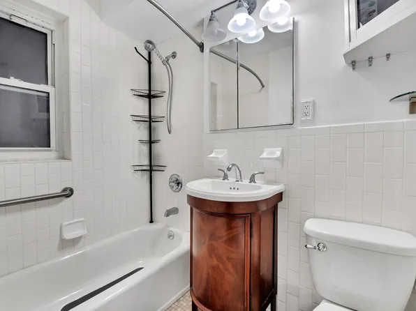 321 East 45th Street 8H image 5 of 5