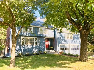 15 Saunders Rd, Lynnfield, MA 01940