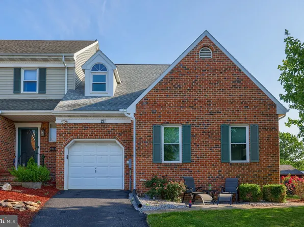 211 Providence Pl, Mountville, PA 17554