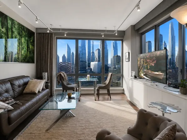 461 W 47th St #6, New York, NY 10036