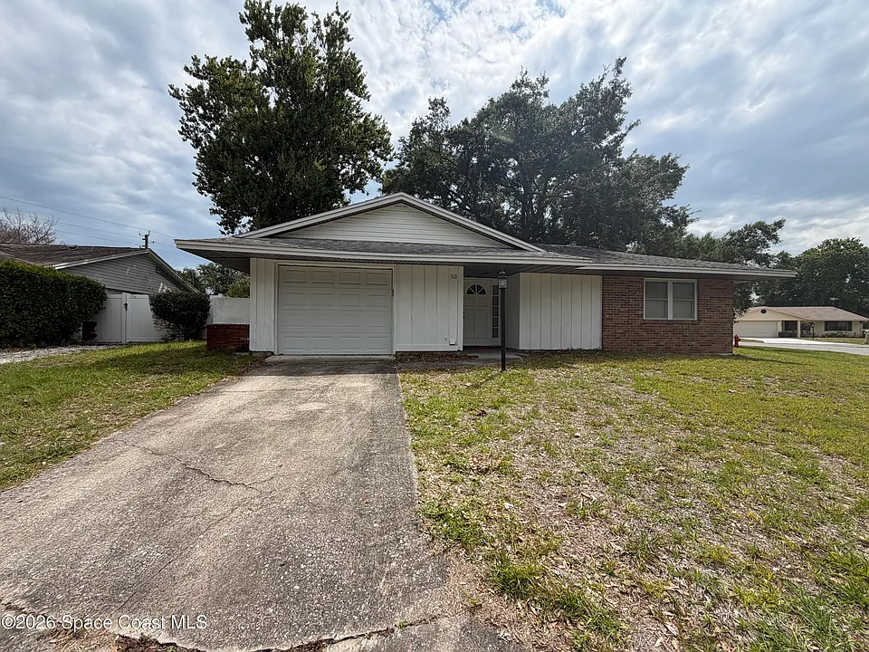 760 John Adams Ln