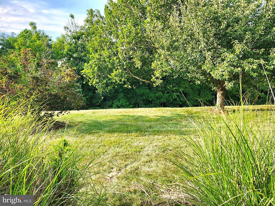 1st image of 233 Creekside Dr