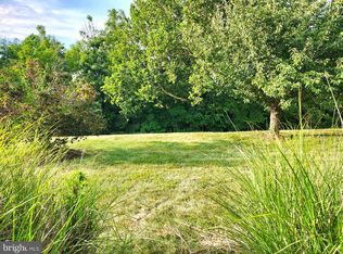 233 Creekside Dr, Pottstown, PA 19464