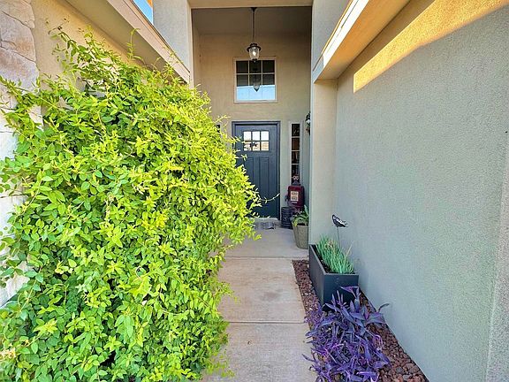 2nd image of 1524 Honeysuckle Ct