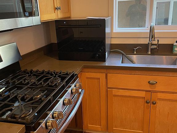 4th image of 408 Kelly Ave