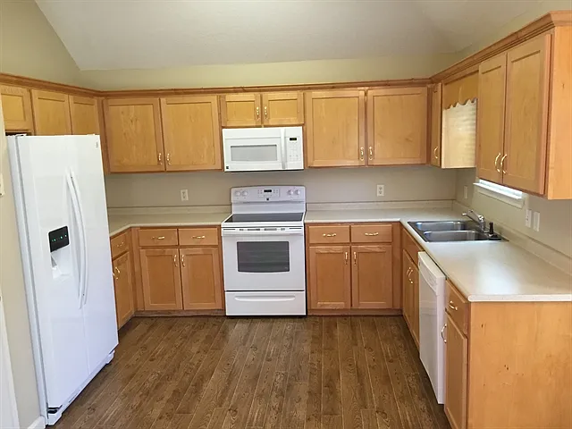 4 bed, 2.0 bath, 1624 sqft, $2,265 — Photo 3