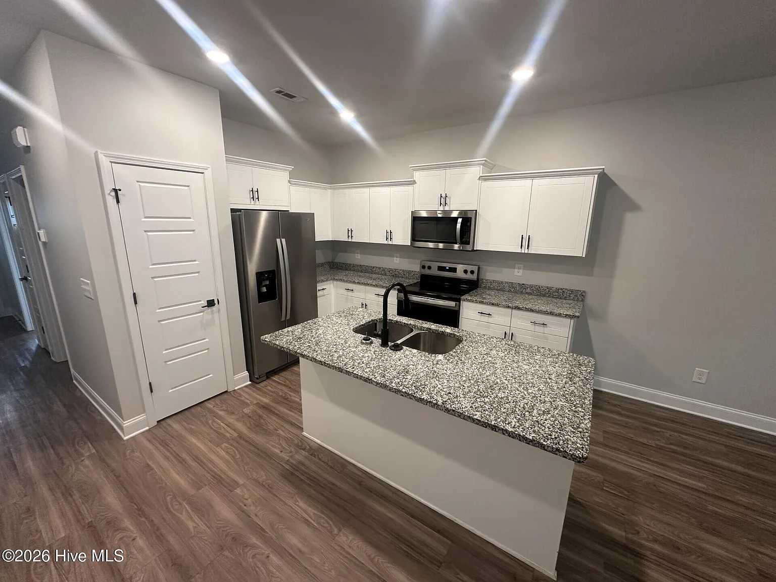 3 bed, 3.0 bath, 1341 sqft, $1,795 — Photo 4