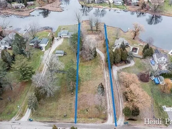 17836 Cove St, Spring Lake, MI 49456