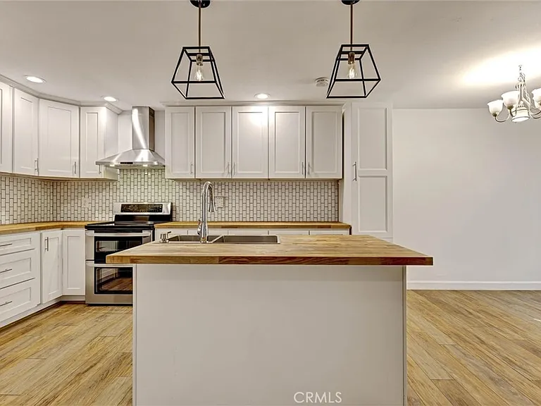 6560 E Camino Vis — Photo 2