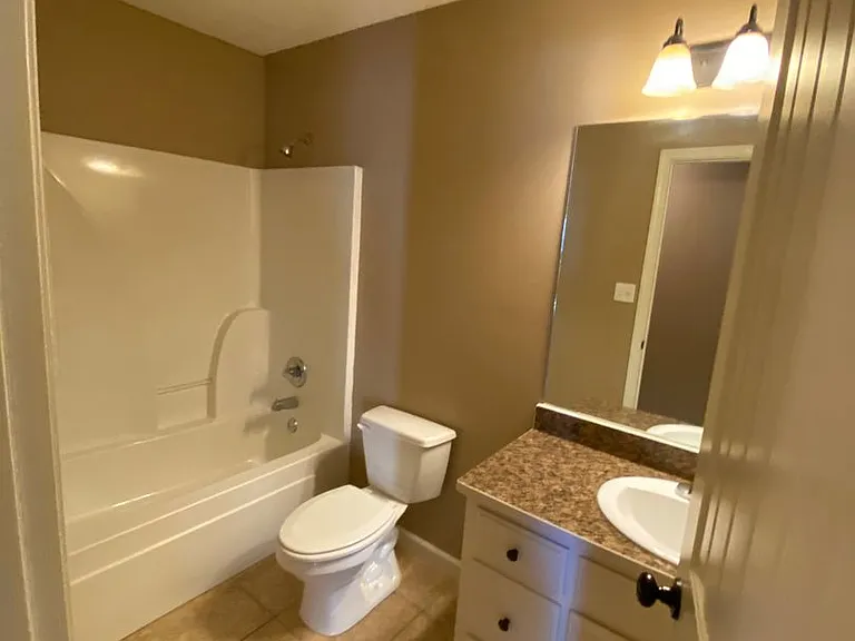 4898 Grant Dr — Photo 15
