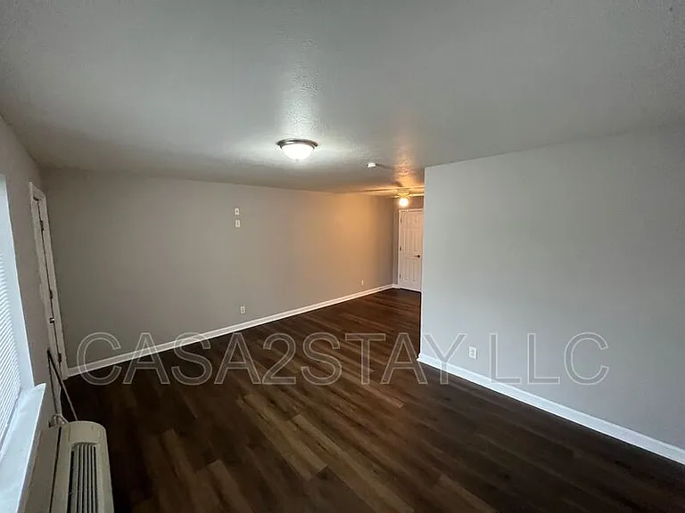 411 Iowa Ave #4 — Photo 2