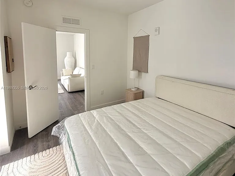 1525 Euclid Ave #10 — Photo 3
