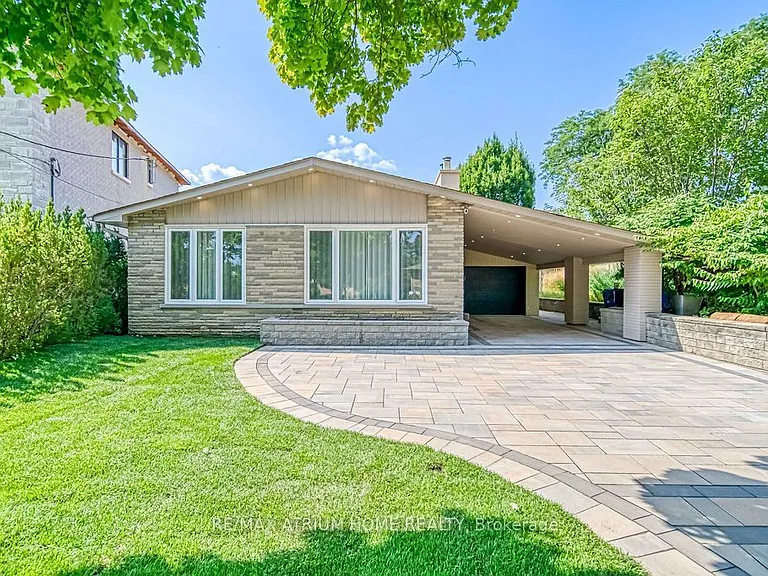 4 Palomino Cres — Photo 1