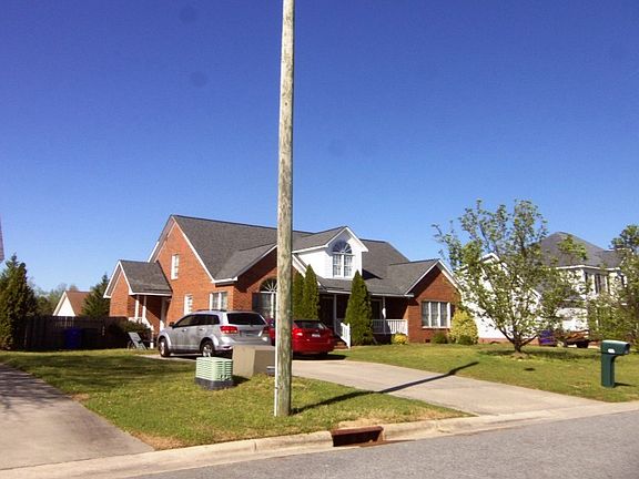 3rd image of 203 Pin Oak Ct
