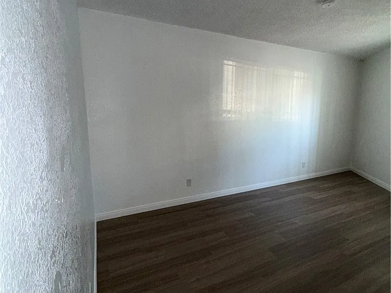 1805 S Rimpau Blvd — Photo 14