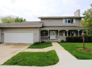 7271 Hudson Heights Dr, Hudson, IA 50643