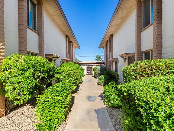 3rd image of 4848 N Woodmere Fairway APT 11