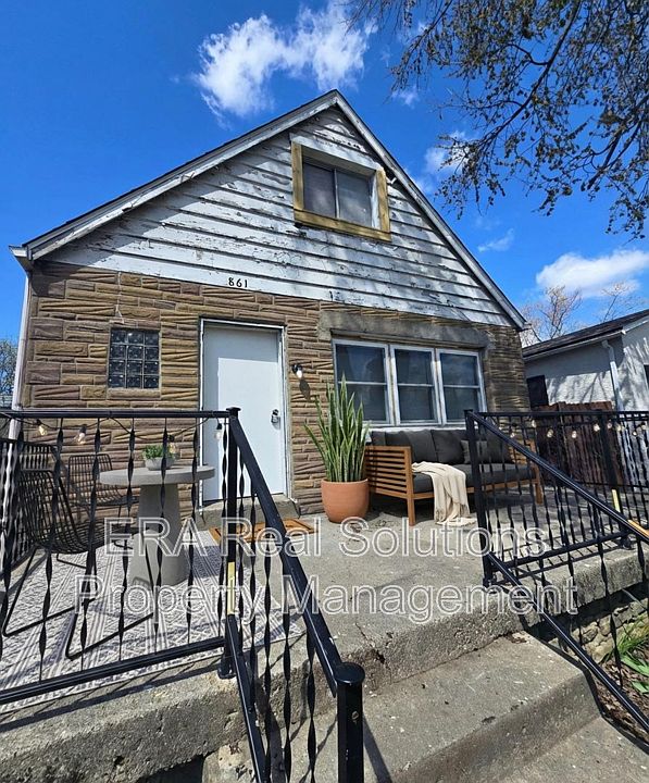 1st image of 861 Bassett Ave