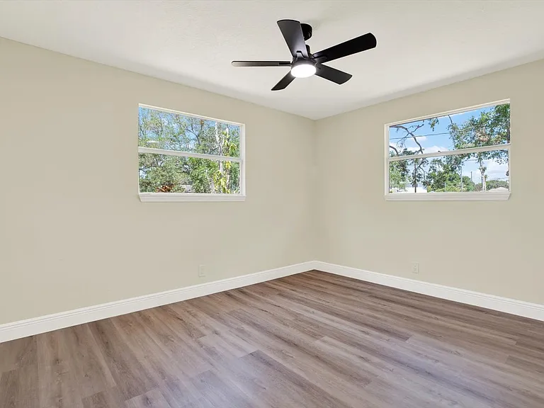 6220 Pershing St NE — Photo 8