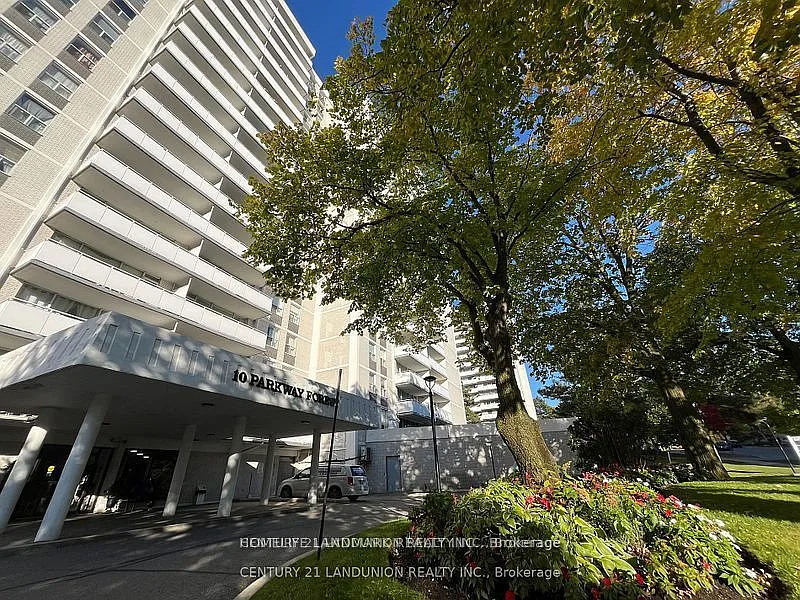 10 Parkway Forest Dr — Photo 1