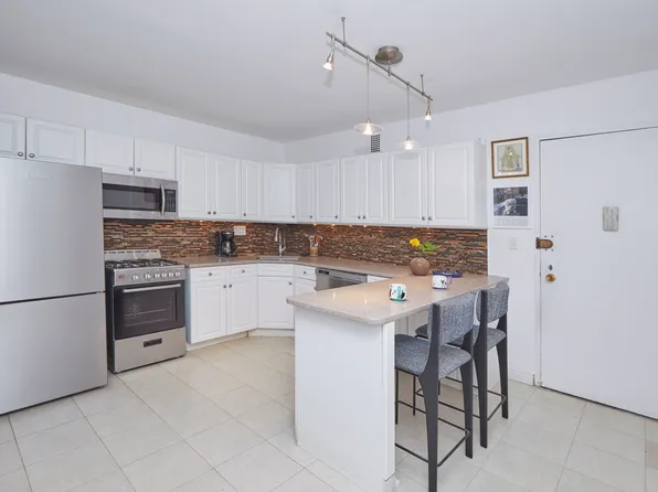 2621 Palisade Avenue image 5 of 15