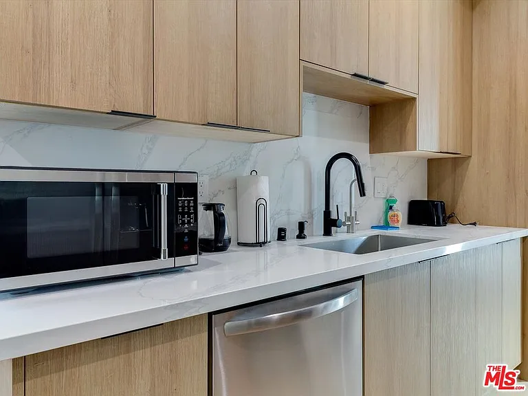 2815 S Redondo Blvd — Photo 5