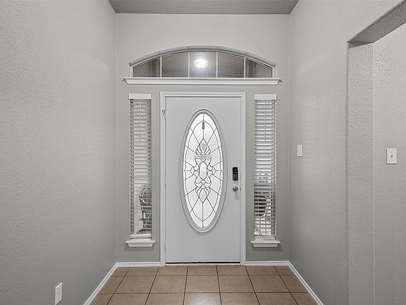 2nd image of 10248 Peony Ln