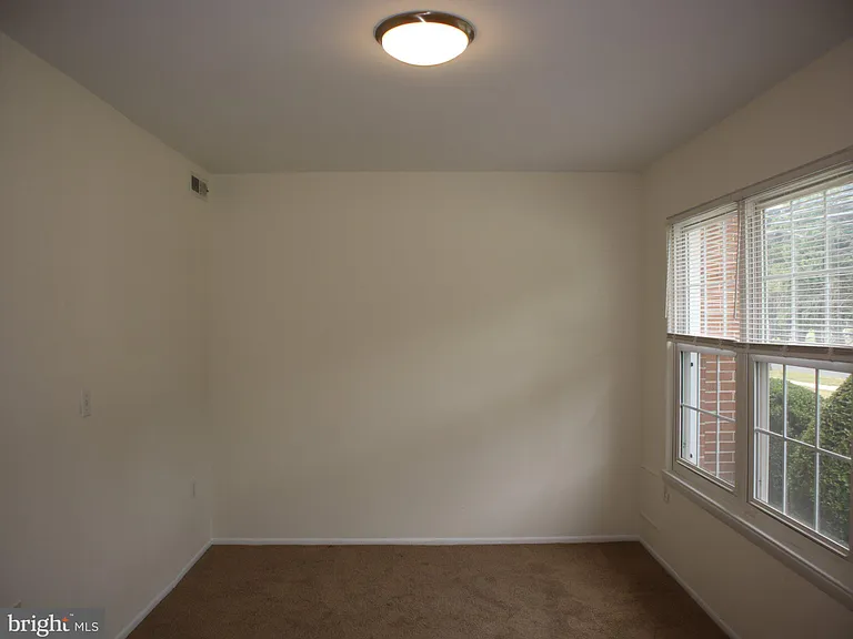1171 S Division St — Photo 3