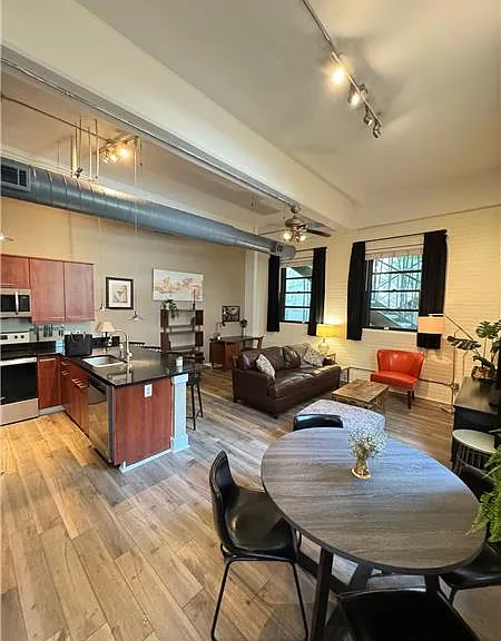 528 Selma St #B — Photo 9
