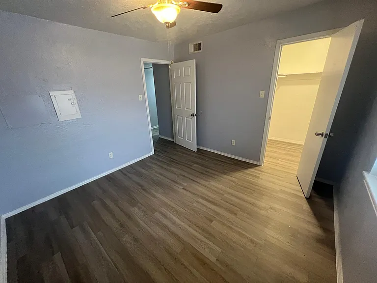 Hampton Gardens Apartment — Photo 27