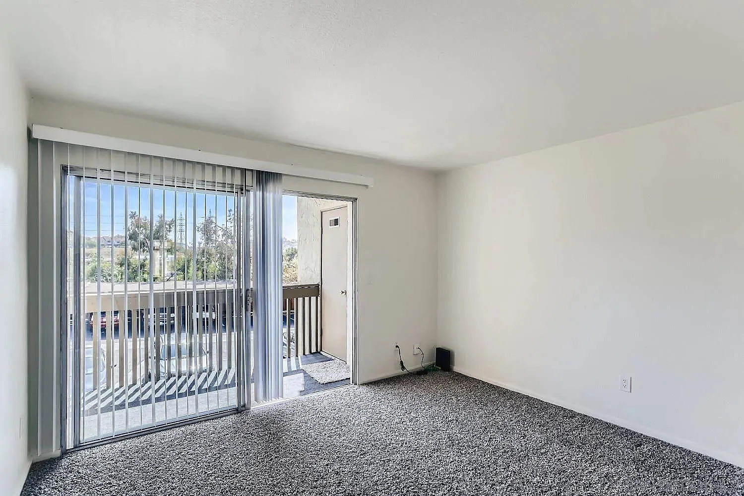 Edgehill Ln, Oceanside — Photo 3