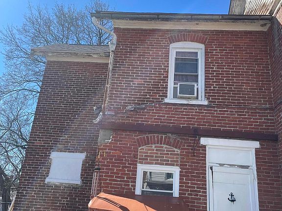 3rd image of 1055 Main Rd